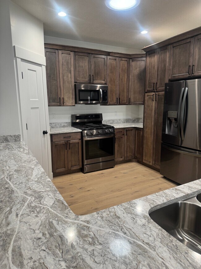 1936 River View Dr