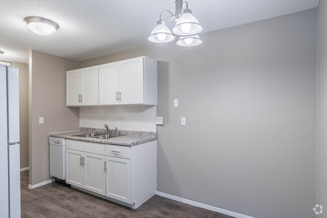 Renovated 1BR,1BA - 700SF - Dining
