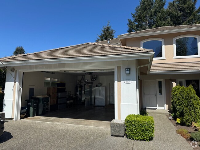Building Photo - 6806 Fairway Ln SE Rental