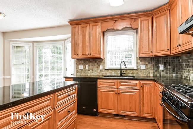 Photo - 315 Spindletree Trce