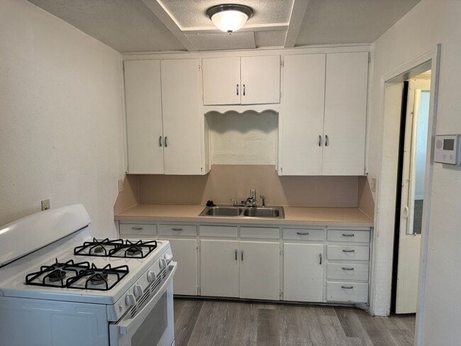 Photo - 1 bed duplex close to all things Norman! New paint, carpet and flooring!