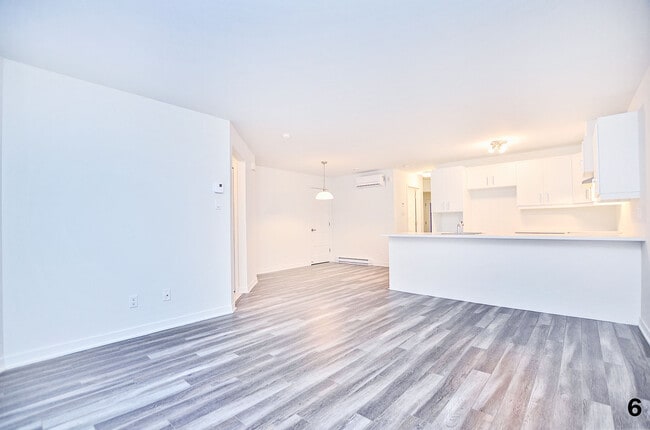 Photo - 1623 Av. de la Gare Unit 1623