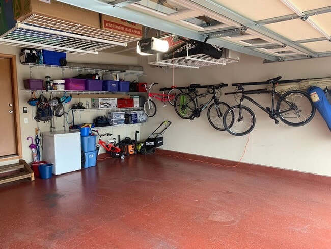 Photo - ***PENDING APPLICATION***Modern and stylish 3 bedroom home in Lovely Neighborhood