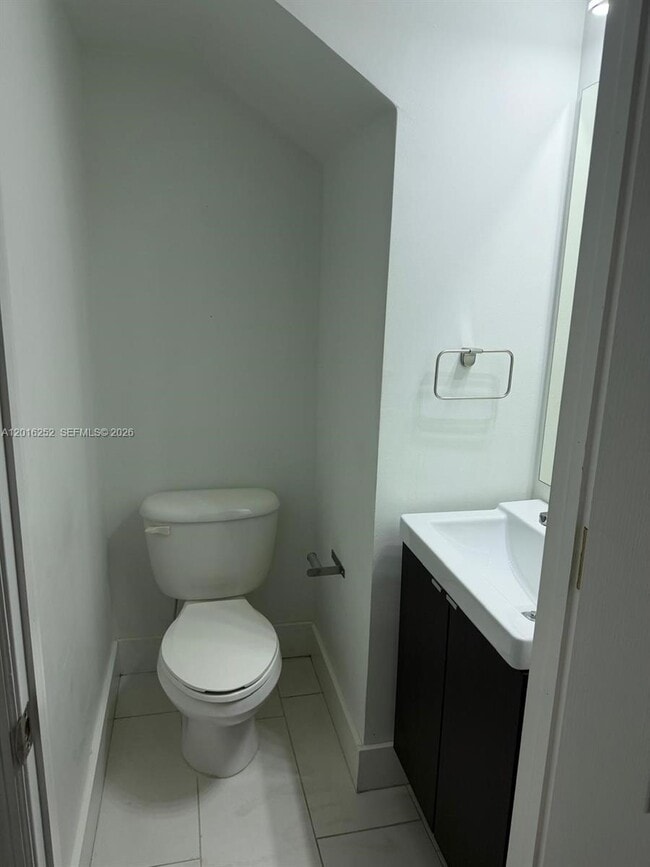 Photo - 450 SW 3rd St Unit 8