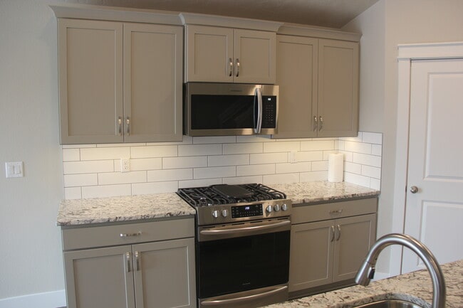 Photo - 16555 Senden Ave