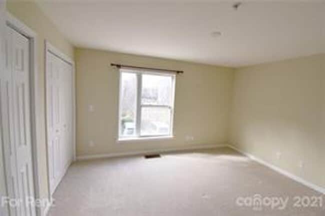 Photo - 620 Raphael Place