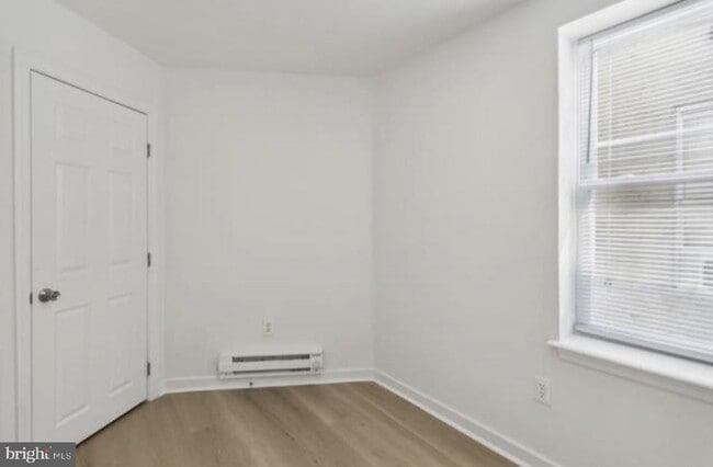 Building Photo - 5554 Lansdowne Ave Unit 2