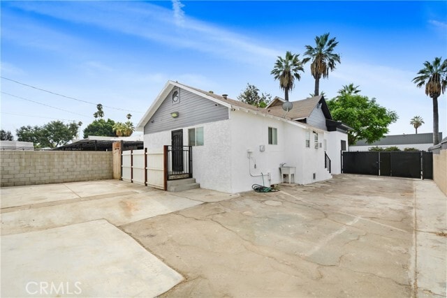 Building Photo - 1031 W 2nd St Rental