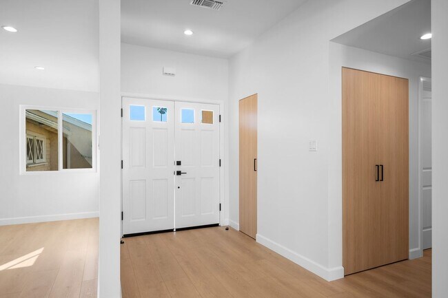 Photo - 10657 Knapp St