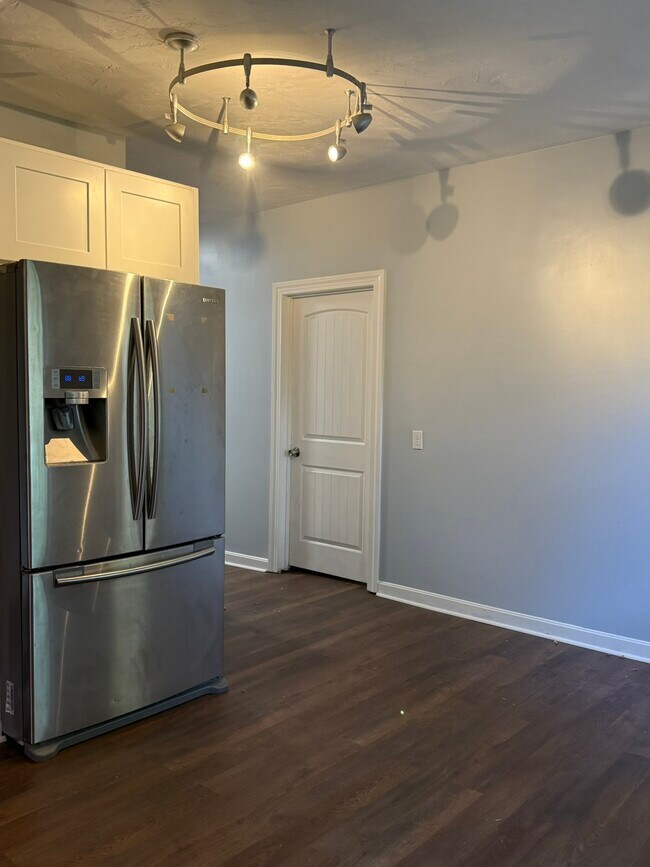 COCINA - 461 Aiken Ave Unidad 2 BR Home Dacrut