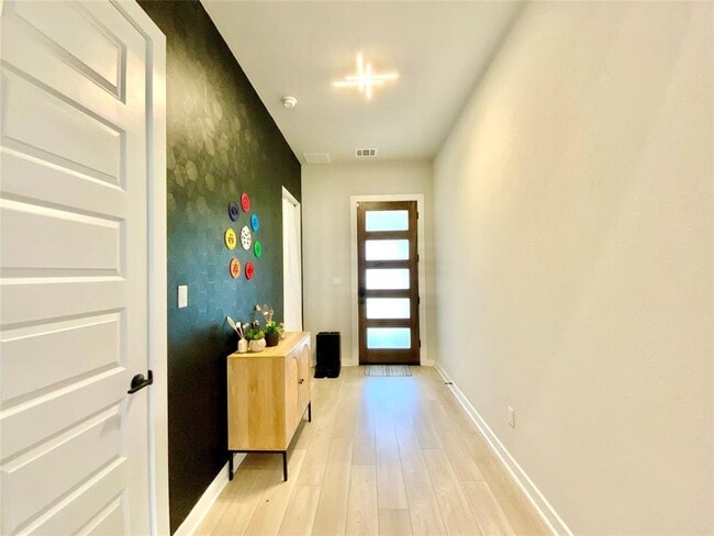 Photo - 243 Kings Pne Dr