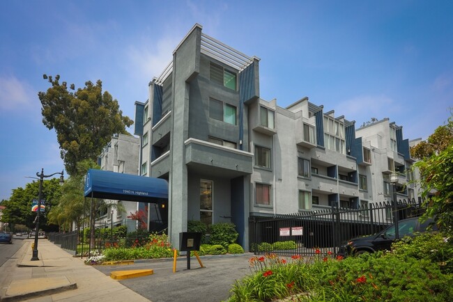 Photo - 1940 N Highland Ave Condominio Unidad #59