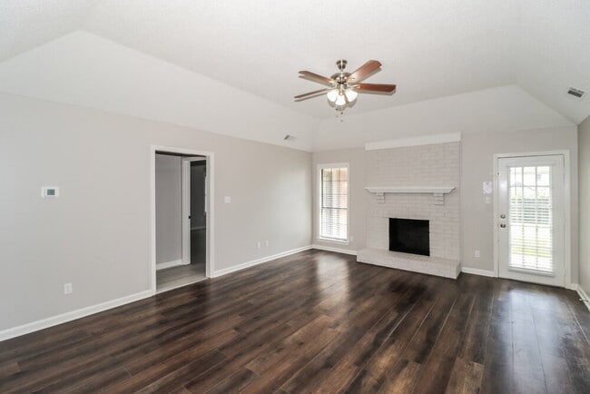 Photo - 4879 Baywood Dr