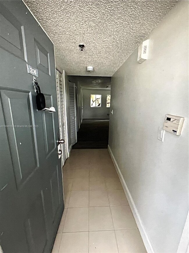 Photo - 201 NW 7th St Unidad 206