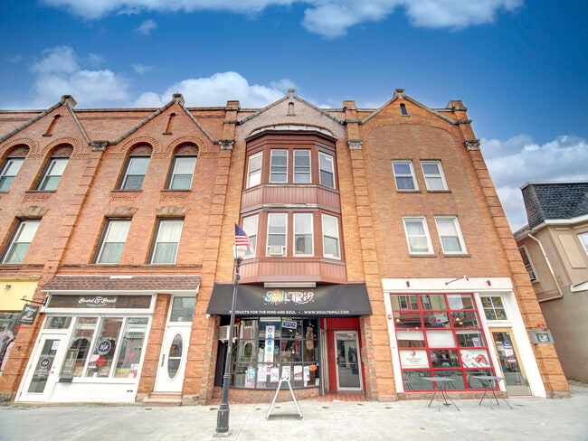 Building Photo - 26 Division St Unit 3