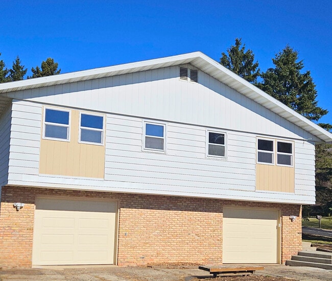 Building Photo - 705 Willow Run St