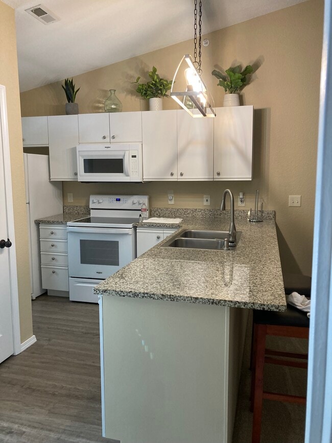 Building Photo - 34 Golfshores Dr Unit 33 Rental