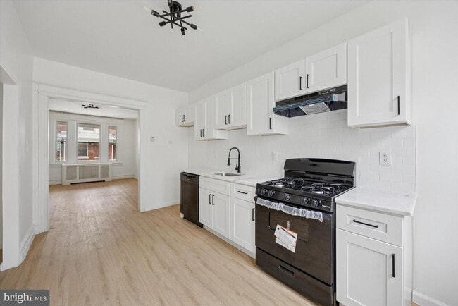 Photo - 110 N Sickels St