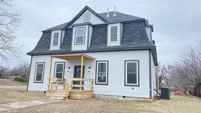Building Photo - Remodeled 5 bedroom home in Mcloud!