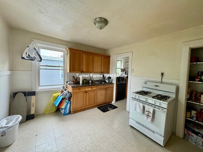 Building Photo - 58 Brock St Unit 3