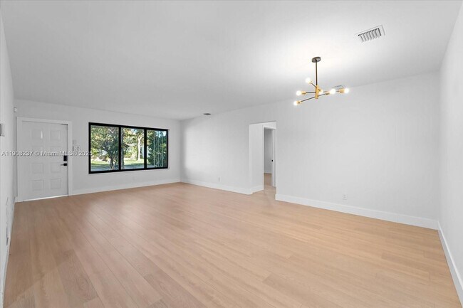 Photo - 1240 NE 138th St