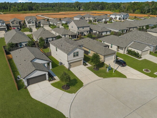 Photo - CUL-DE-SAC LIVING IN GRACE LANDING—JUST STEPS FROM THE PLAYGROUND & SPLASH PAD!
