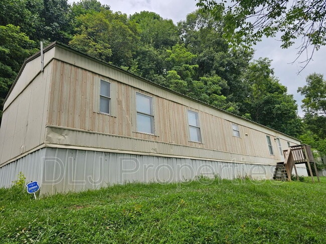 Building Photo - 120 E Dumplin Valley Rd
