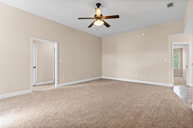 Photo - 926 Tudor Ln