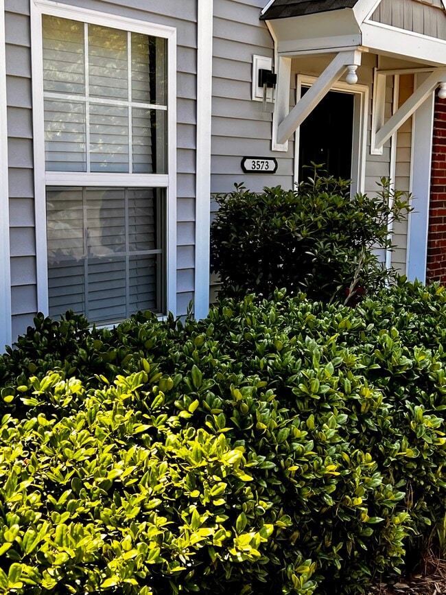 Photo - 3569 Draycott Ave