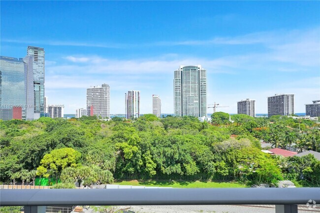 Building Photo - 1600 SW 1st Ave Unit 803 Rental