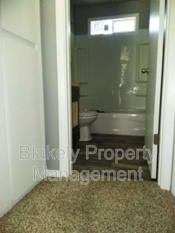 Photo - 1370 S Vermont Ave