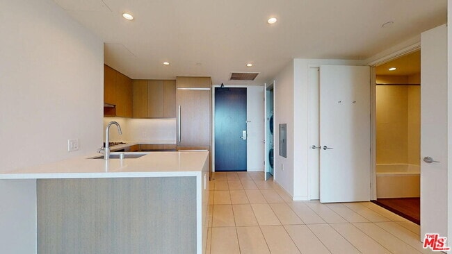 Building Photo - 889 Francisco St Unit 2002 Rental