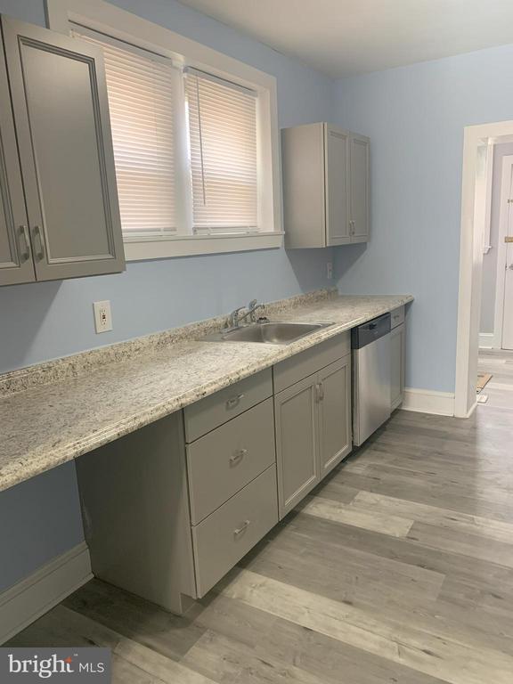 Photo - 2982 E Thompson St