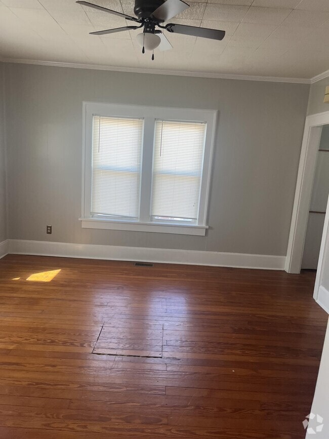 Building Photo - 420 N Ash St Rental