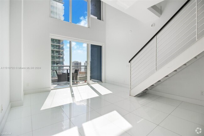 Building Photo - 1 br, 1.5 bath Condo - 60 SW 13th St Apt 2208 Unit Apt 2208