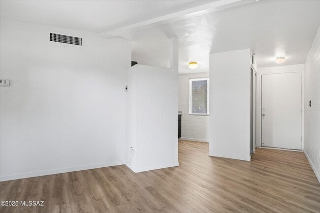 Photo - Move In Ready Unit! 1 Bed 1 Bath New Flooring!