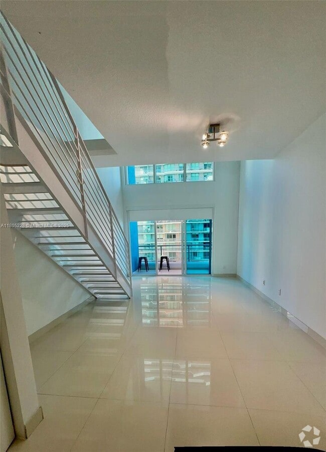 Building Photo - 60 SW 13th St Unit 2618 Rental