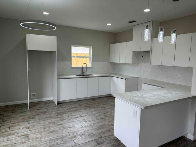 Photo - 1706 Angelina Dr Unit Apt 1
