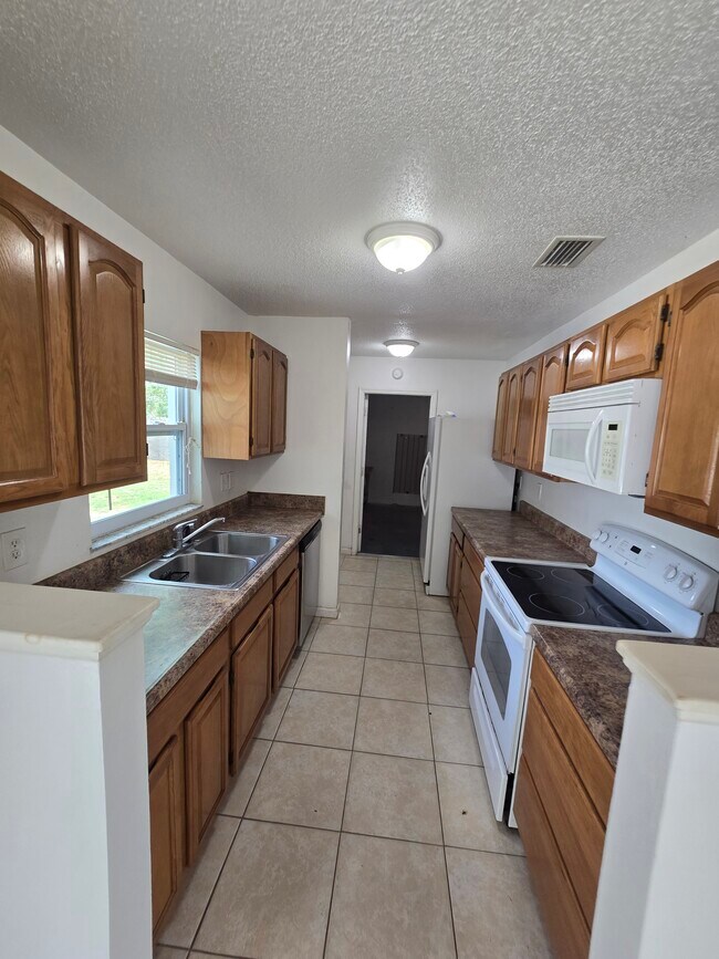 Photo - 9231 Antrim St