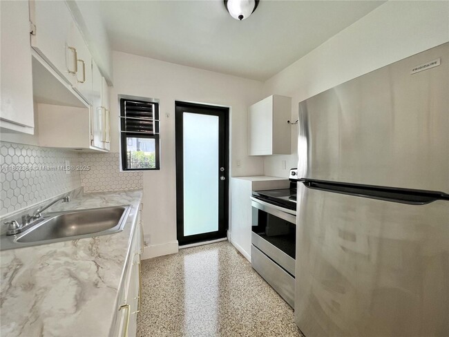 Building Photo - 877 80th St Unit 2 Rental