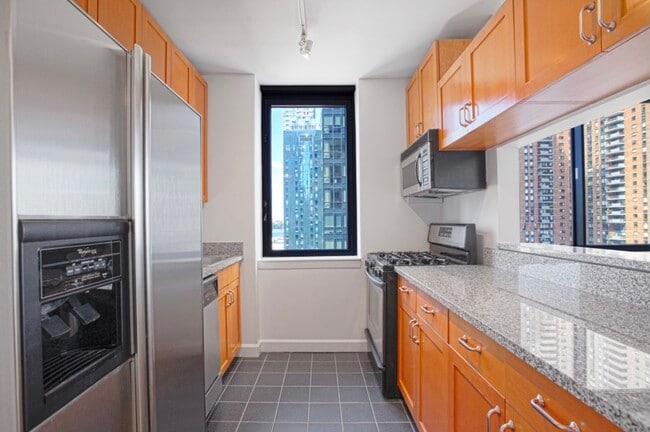 Photo - 420 W 42nd St