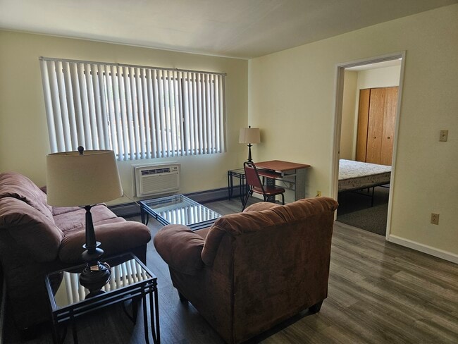 Photo - 906 S Locust St