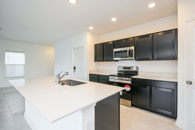 Photo - 949 Harold Pass