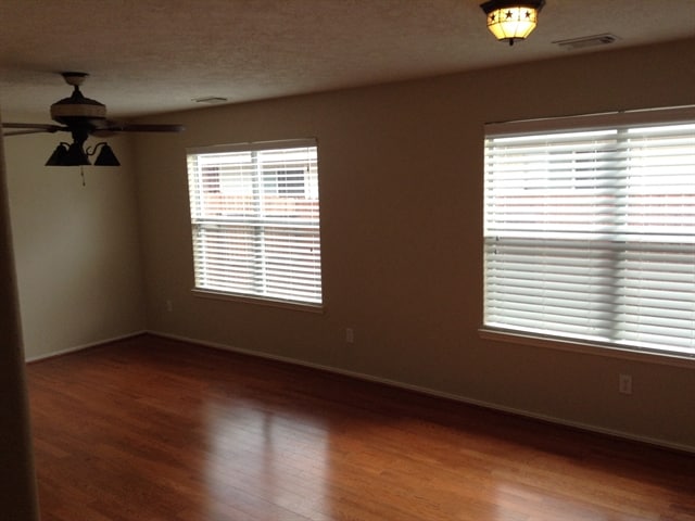 Fotografía del edificio - 7211 Autumn Day Ct