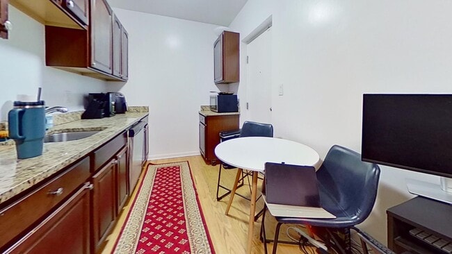 Photo - 734-44 W. Aldine