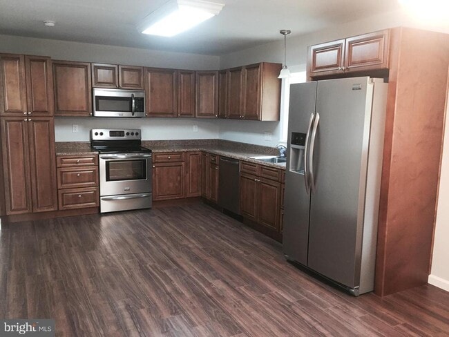 Photo - 578 Shorewood Dr