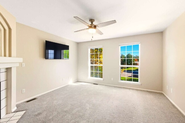 Photo - Beautiful Townhome in Aurora - Available Immediately!