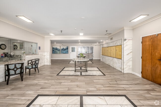 Lobby/Leasing Office