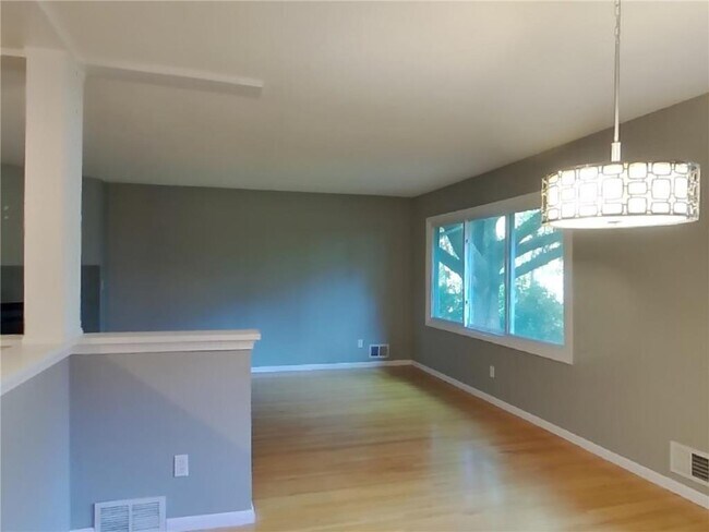 Photo - 3820 Union Terrace Ln N