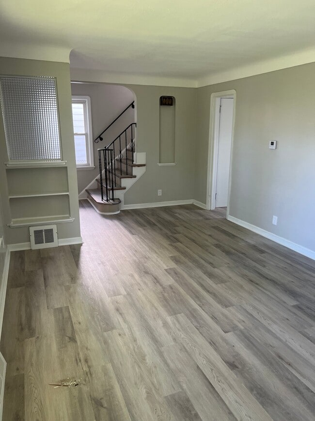 Photo - 17408 Invermere Ave